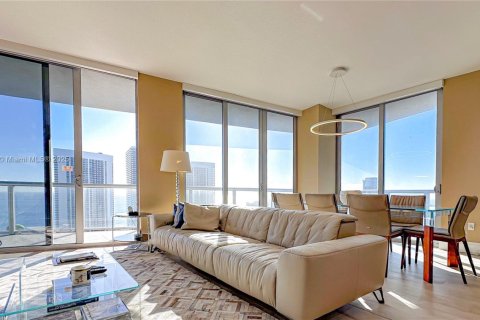 Condominio en venta en Hallandale Beach, Florida, 3 dormitorios, 161.37 m2 № 1707285 - foto 4