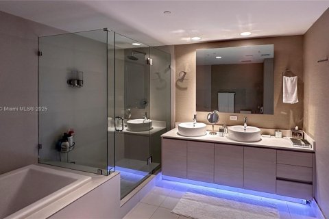 Condominio en venta en Hallandale Beach, Florida, 3 dormitorios, 161.37 m2 № 1707285 - foto 8