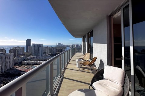 Condominio en venta en Hallandale Beach, Florida, 3 dormitorios, 161.37 m2 № 1707285 - foto 6