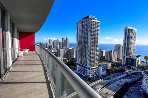 Condominio en venta en Hallandale Beach, Florida, 3 dormitorios, 161.37 m2 № 1707285 - foto 1