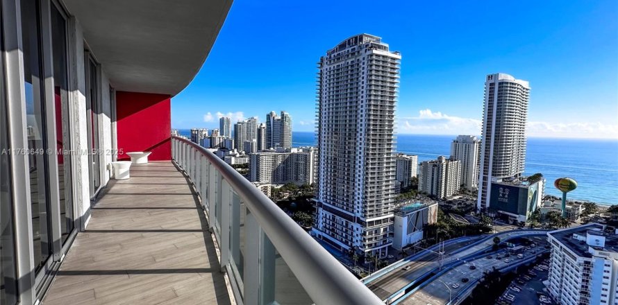 Condominio en Hallandale Beach, Florida, 3 dormitorios  № 1707285