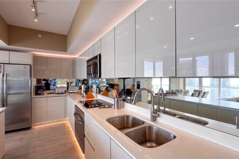 Condominio en venta en Hallandale Beach, Florida, 3 dormitorios, 161.37 m2 № 1707285 - foto 17