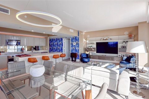 Condominio en venta en Hallandale Beach, Florida, 3 dormitorios, 161.37 m2 № 1707285 - foto 12