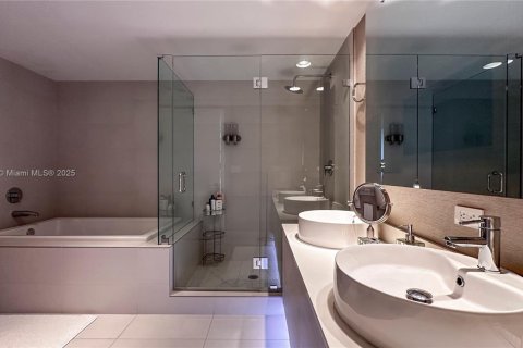 Condominio en venta en Hallandale Beach, Florida, 3 dormitorios, 161.37 m2 № 1707285 - foto 9