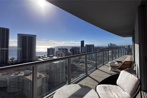 Condominio en venta en Hallandale Beach, Florida, 3 dormitorios, 161.37 m2 № 1707285 - foto 7