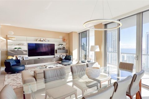 Condominio en venta en Hallandale Beach, Florida, 3 dormitorios, 161.37 m2 № 1707285 - foto 13