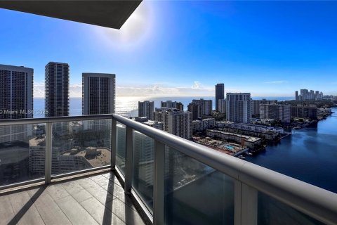 Condominio en venta en Hallandale Beach, Florida, 3 dormitorios, 161.37 m2 № 1707285 - foto 2