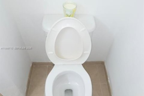 Commercial property in Miami, Florida 1 bedroom, 281.59 sq.m. № 2067592 - photo 6