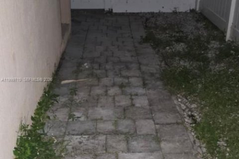 Commercial property in Miami, Florida 1 bedroom, 281.59 sq.m. № 2067592 - photo 5