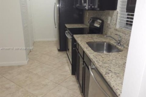 Commercial property in Miami, Florida 1 bedroom, 281.59 sq.m. № 2067592