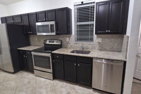 Commercial property in Miami, Florida 1 bedroom, 281.59 sq.m. № 2067592 - photo 9