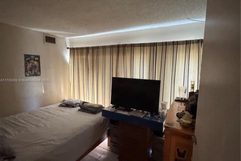 Condo in Miami, Florida, 2 bedrooms  № 1863646 - photo 8