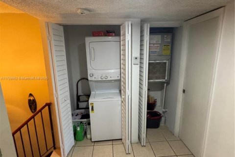 Condo in Miami, Florida, 2 bedrooms  № 1863646 - photo 18