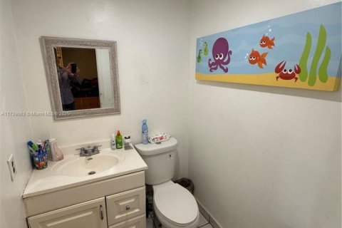 Condo in Miami, Florida, 2 bedrooms  № 1863646 - photo 6