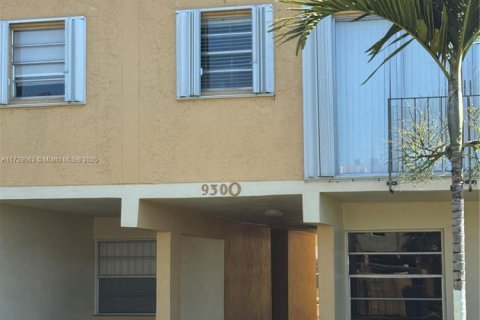 Condo in Miami, Florida, 2 bedrooms  № 1863646 - photo 2