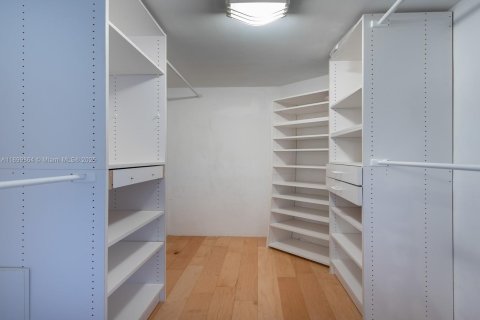 Condo in Miami Beach, Florida, 3 bedrooms  № 1953263 - photo 15