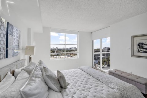 Condo in Miami Beach, Florida, 3 bedrooms  № 1953263 - photo 18