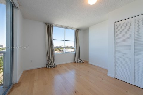 Condo in Miami Beach, Florida, 3 bedrooms  № 1953263 - photo 9