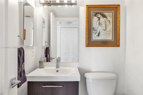 Condo in Miami Beach, Florida, 3 bedrooms  № 1953263 - photo 16