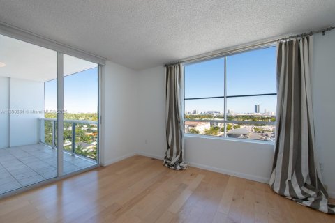 Condo in Miami Beach, Florida, 3 bedrooms  № 1953263 - photo 10