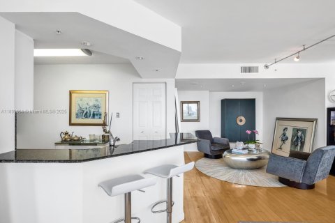 Condo in Miami Beach, Florida, 3 bedrooms  № 1953263 - photo 19