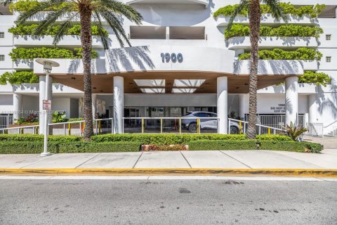 Condo in Miami Beach, Florida, 3 bedrooms  № 1953263 - photo 21