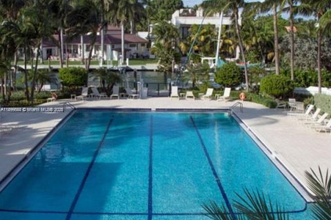 Condo in Miami Beach, Florida, 3 bedrooms  № 1953263 - photo 24