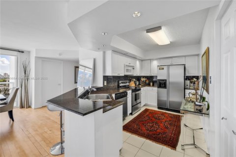 Condo in Miami Beach, Florida, 3 bedrooms  № 1953263 - photo 7