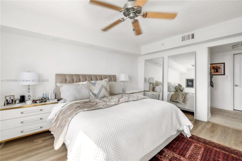 Condo in Miami Beach, Florida, 3 bedrooms  № 1953263 - photo 14
