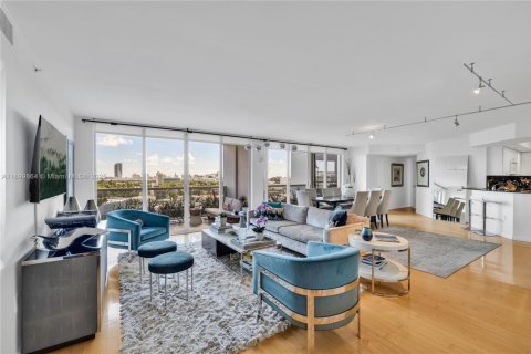 Condo in Miami Beach, Florida, 3 bedrooms  № 1953263 - photo 2