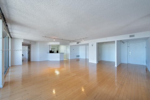 Condo in Miami Beach, Florida, 3 bedrooms  № 1953263 - photo 3