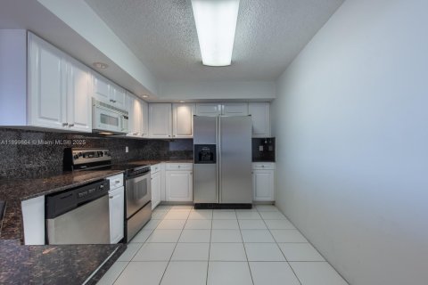 Condo in Miami Beach, Florida, 3 bedrooms  № 1953263 - photo 6