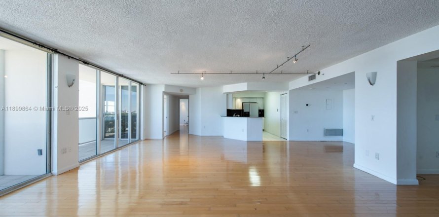 Condo in Miami Beach, Florida, 3 bedrooms  № 1953263