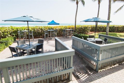 Купить кондоминиум в Санни-Айлс-Бич, Флорида 2 спальни, 165.92м2, № 2066160 - фото 16