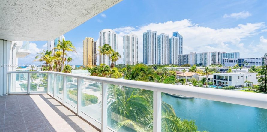 Кондоминиум с 2 спальнями в Санни-Айлс-Бич, Флорида № 2066160