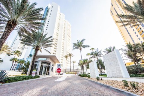 Купить кондоминиум в Санни-Айлс-Бич, Флорида 2 спальни, 165.92м2, № 2066160 - фото 21