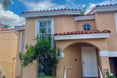 Apartment in Miami, Florida 3 bedrooms, 128.67 sq.m. № 1955987 - photo 1