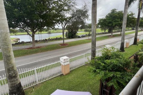 Apartment in Miami, Florida 3 bedrooms, 128.67 sq.m. № 1955987 - photo 9