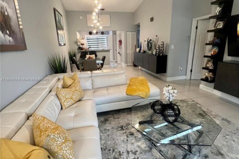 Apartment in Miami, Florida 3 bedrooms, 128.67 sq.m. № 1955987 - photo 11