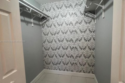 Apartment in Miami, Florida 3 bedrooms, 128.67 sq.m. № 1955987 - photo 13