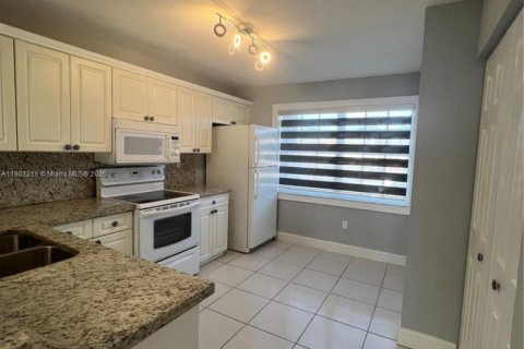 Apartment in Miami, Florida 3 bedrooms, 128.67 sq.m. № 1955987 - photo 14