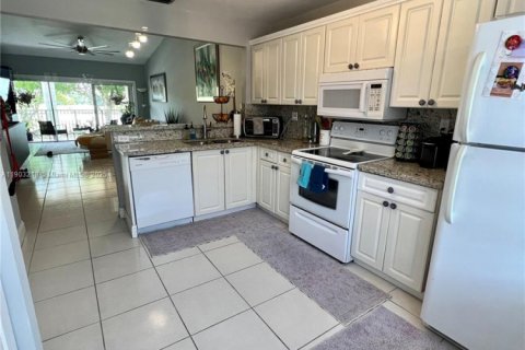 Apartment in Miami, Florida 3 bedrooms, 128.67 sq.m. № 1955987 - photo 8