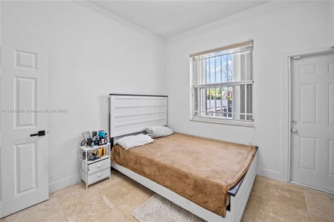 Villa ou maison à vendre à Miami, Floride: 5 chambres, 323.58 m2 № 2054922 - photo 24