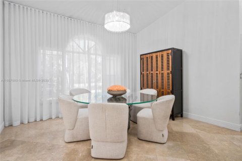 Villa ou maison à vendre à Miami, Floride: 5 chambres, 323.58 m2 № 2054922 - photo 16
