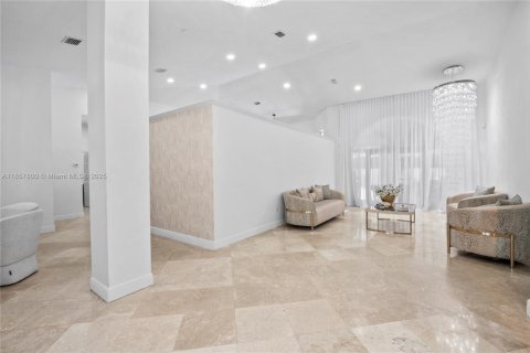 Villa ou maison à vendre à Miami, Floride: 5 chambres, 323.58 m2 № 2054922 - photo 13