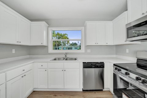 House in Fort Lauderdale, Florida 3 bedrooms, 166.57 sq.m. № 2185529 - photo 13