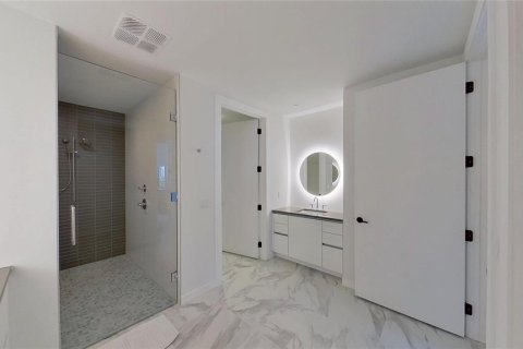 Condo in Saint Petersburg, Florida, 2 bedrooms  № 1881385 - photo 13