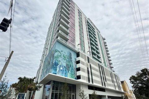 Condo in Saint Petersburg, Florida, 2 bedrooms  № 1881385 - photo 1