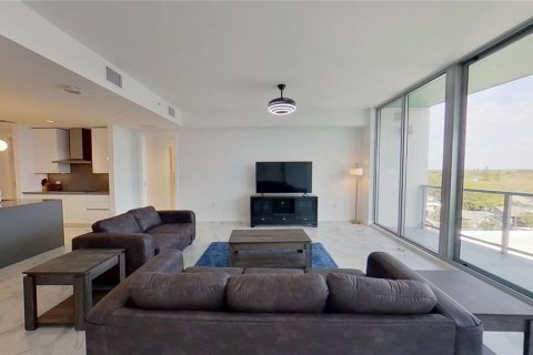 Condo in Saint Petersburg, Florida, 2 bedrooms  № 1881385 - photo 12