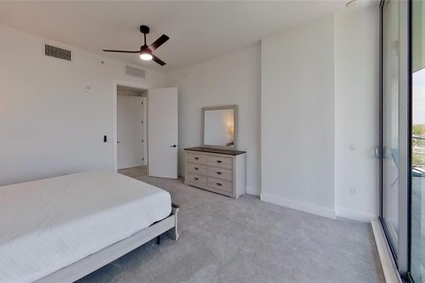 Condo in Saint Petersburg, Florida, 2 bedrooms  № 1881385 - photo 16